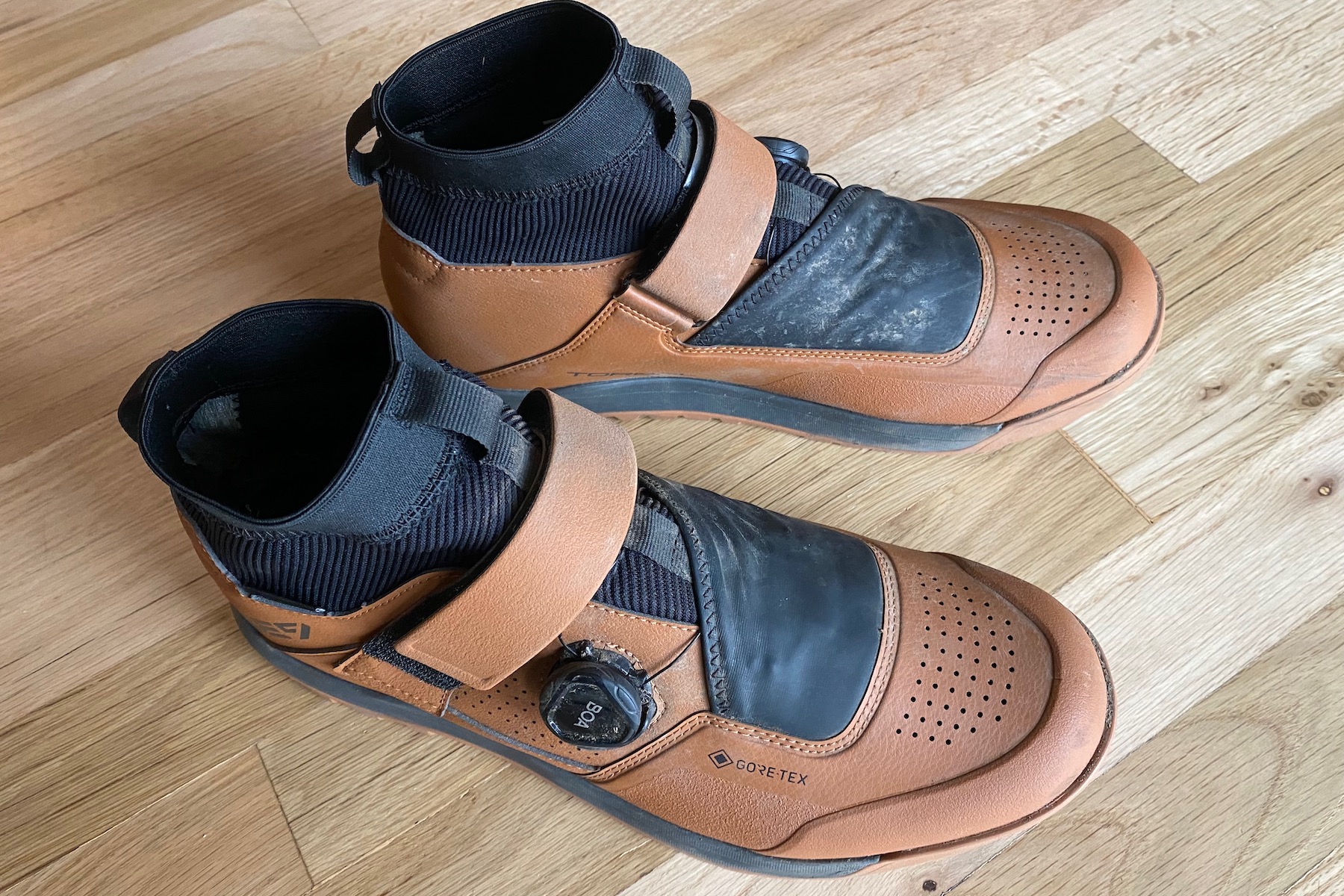 glamour shot of the Shimano GE900 GTX shoes sitting on a hardwood floor