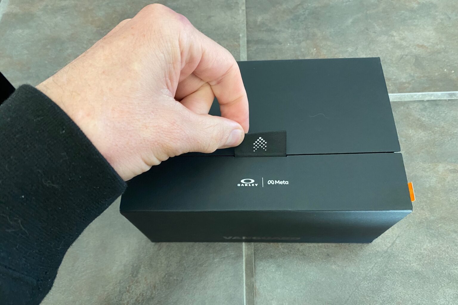 Opening the Oakley Meta Vanguard box