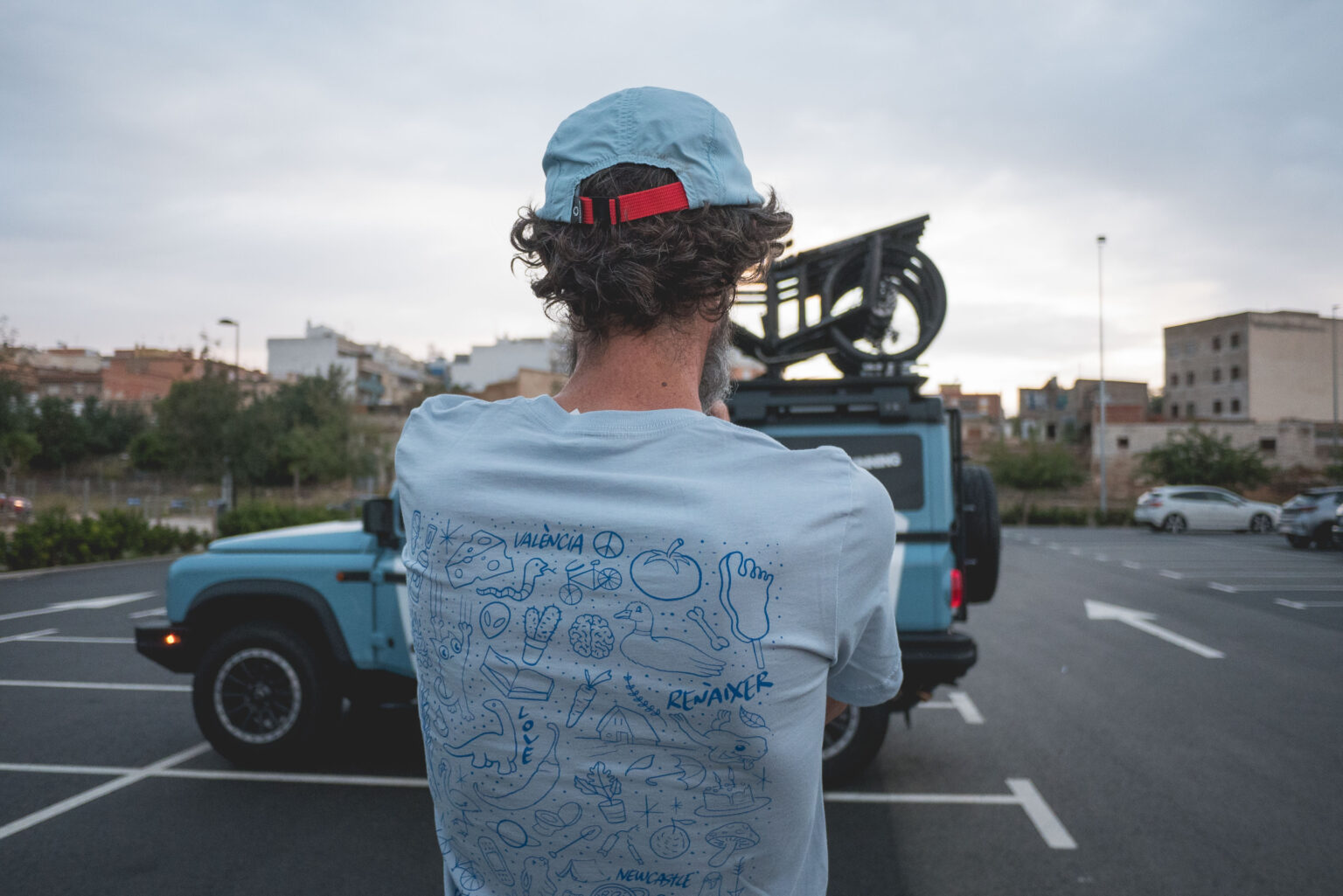 Juan Dual seeing the cargo bikes for the first time