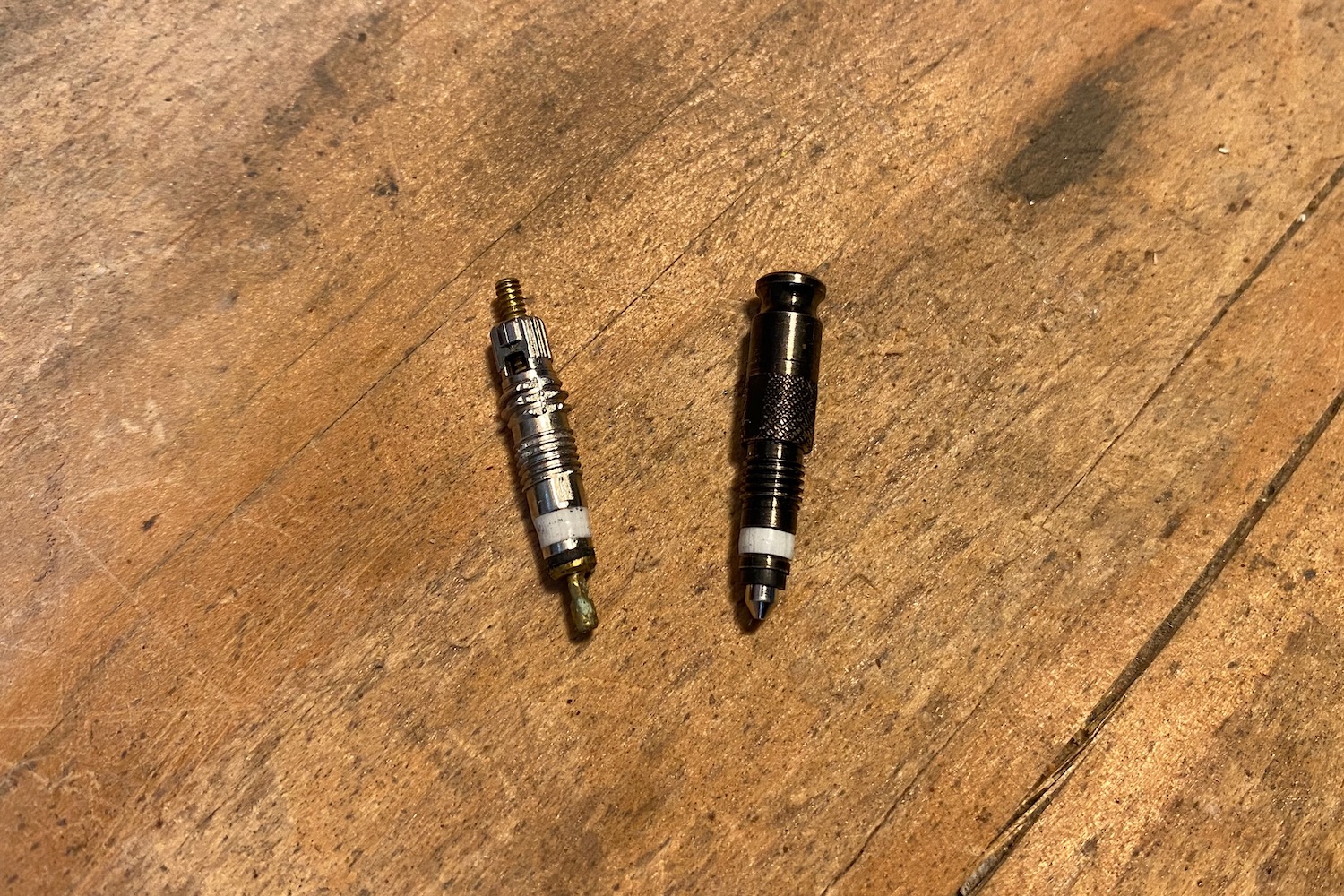 comparing the schwalbe Clik Valve with a standard Presta valve