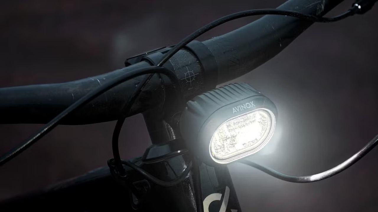 Avinox Front Light hero