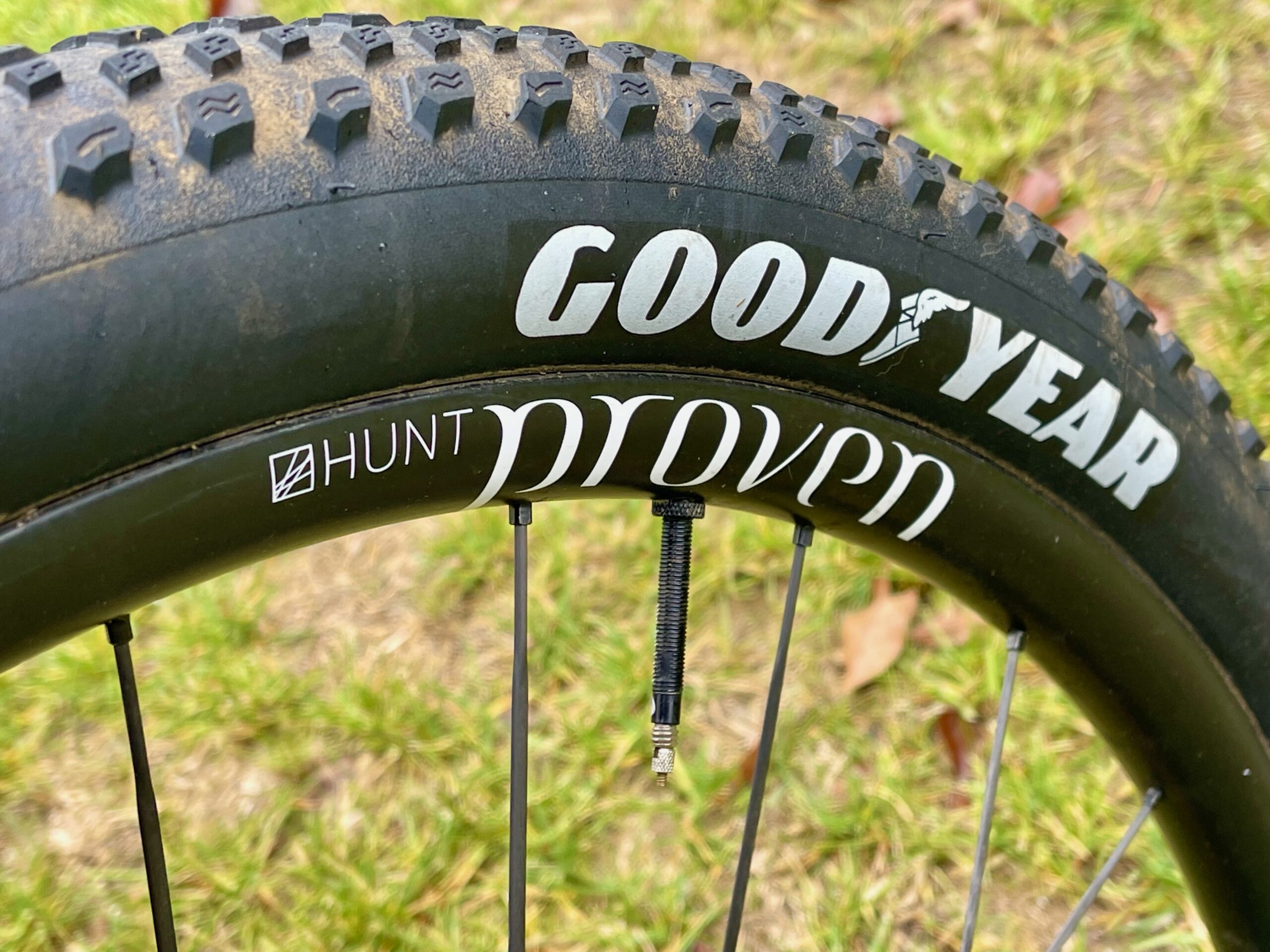 Hunt Proven Carbon XC UD Carbon good year logo