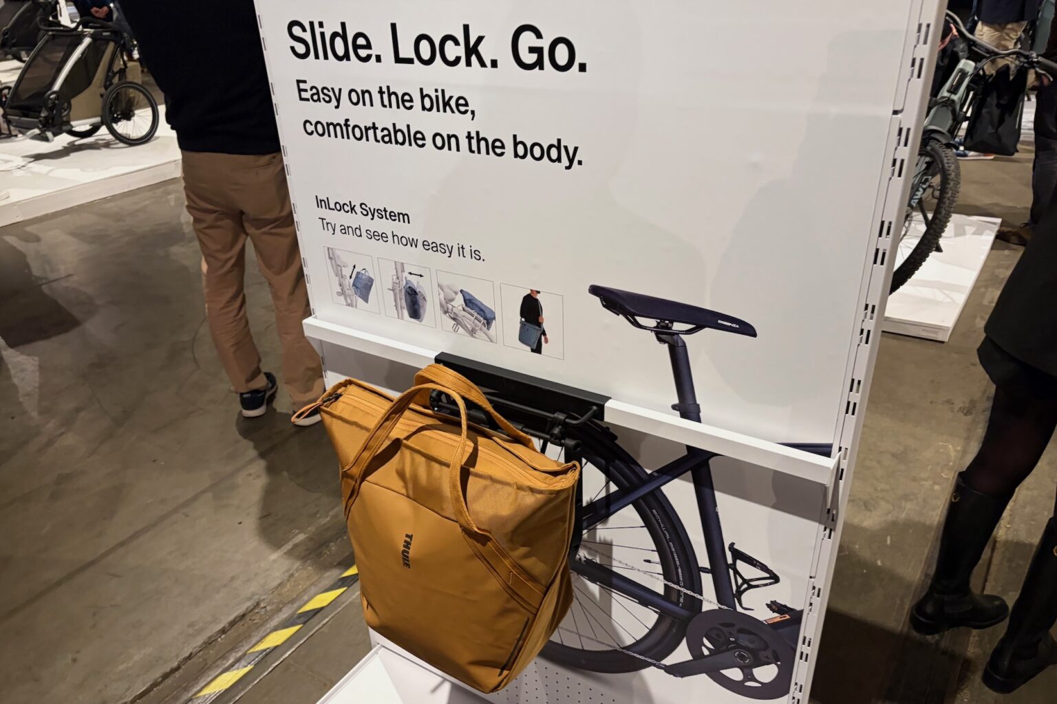 display showing the Inlock pannier system and how it works