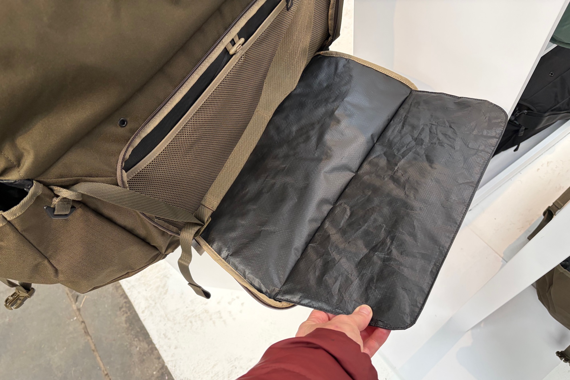the changing mat on the Thule MTB duffel