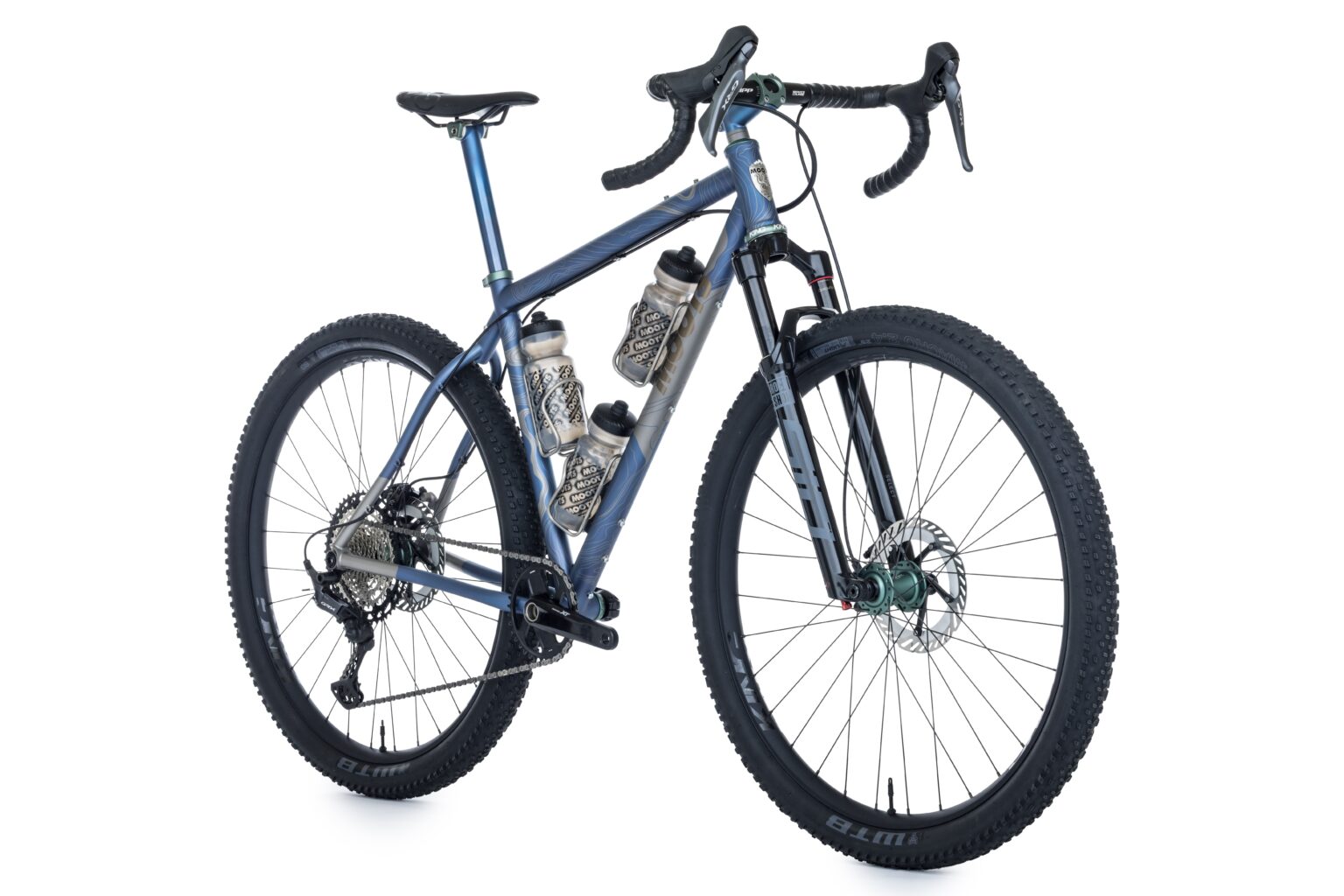 Moots Scrambler holding 3 water bottles in the front triangle