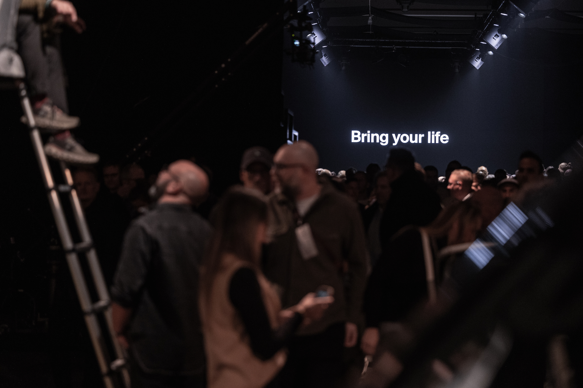 picture of the inside of the Thule experience venue with the Bring Your Life slogan on a screen.