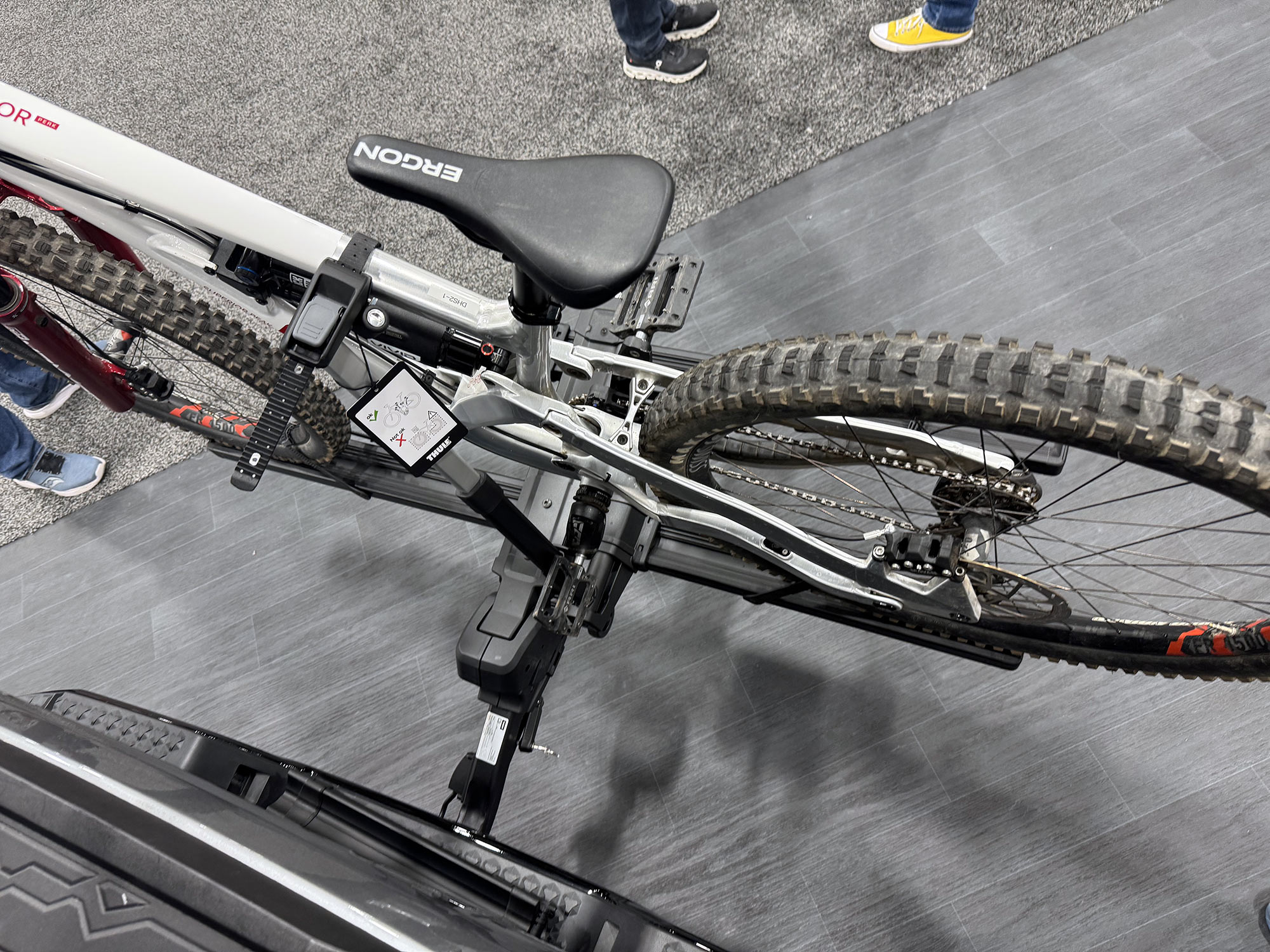 closeup details of thule vero heavy duty bike rack mounting arm.