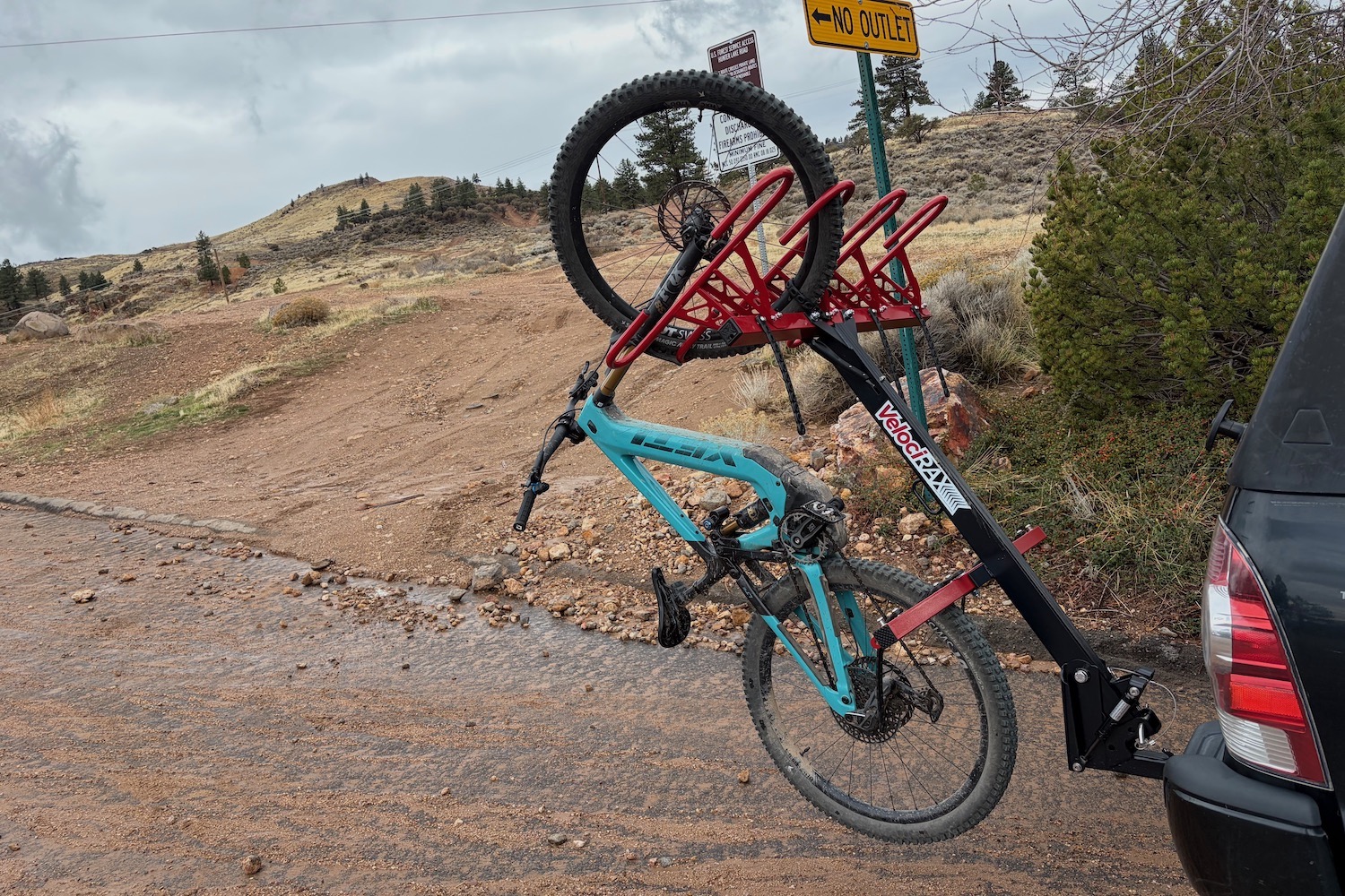 an eMTB loaded on the tilted VelociRAX