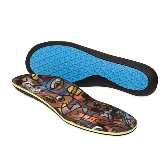 studio image of a set of Remind insoles showing them the top and bottom