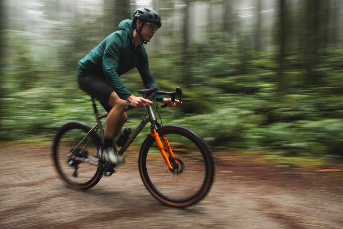 Knolly Bikes Cache Titanium, rider, side