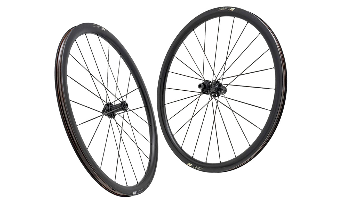 LIC Alpha 35 ultralight aero carbon-spoked wheels
