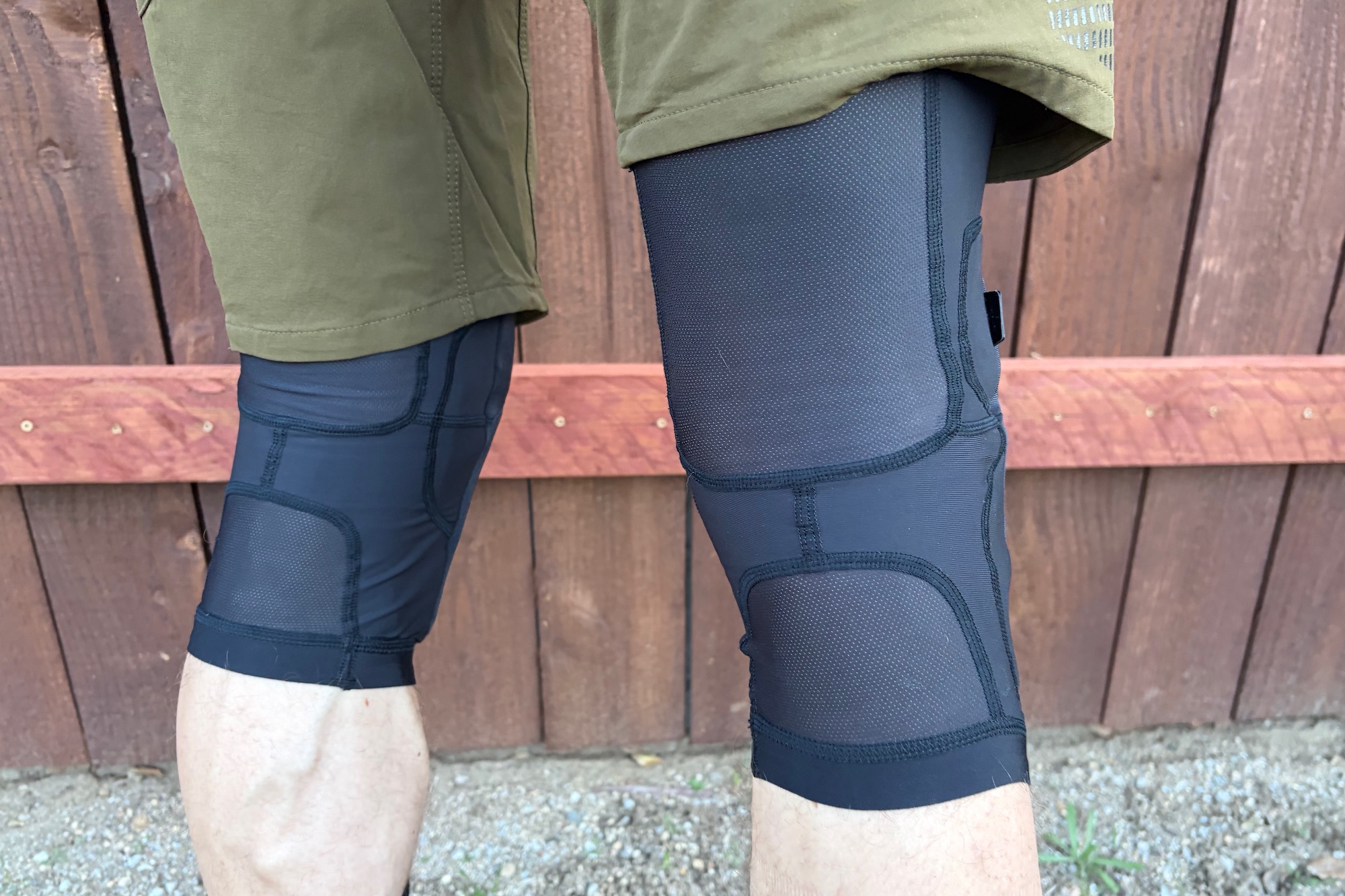 the mesh ventilation panels on the back of the Evoc LS Flex Knee pads