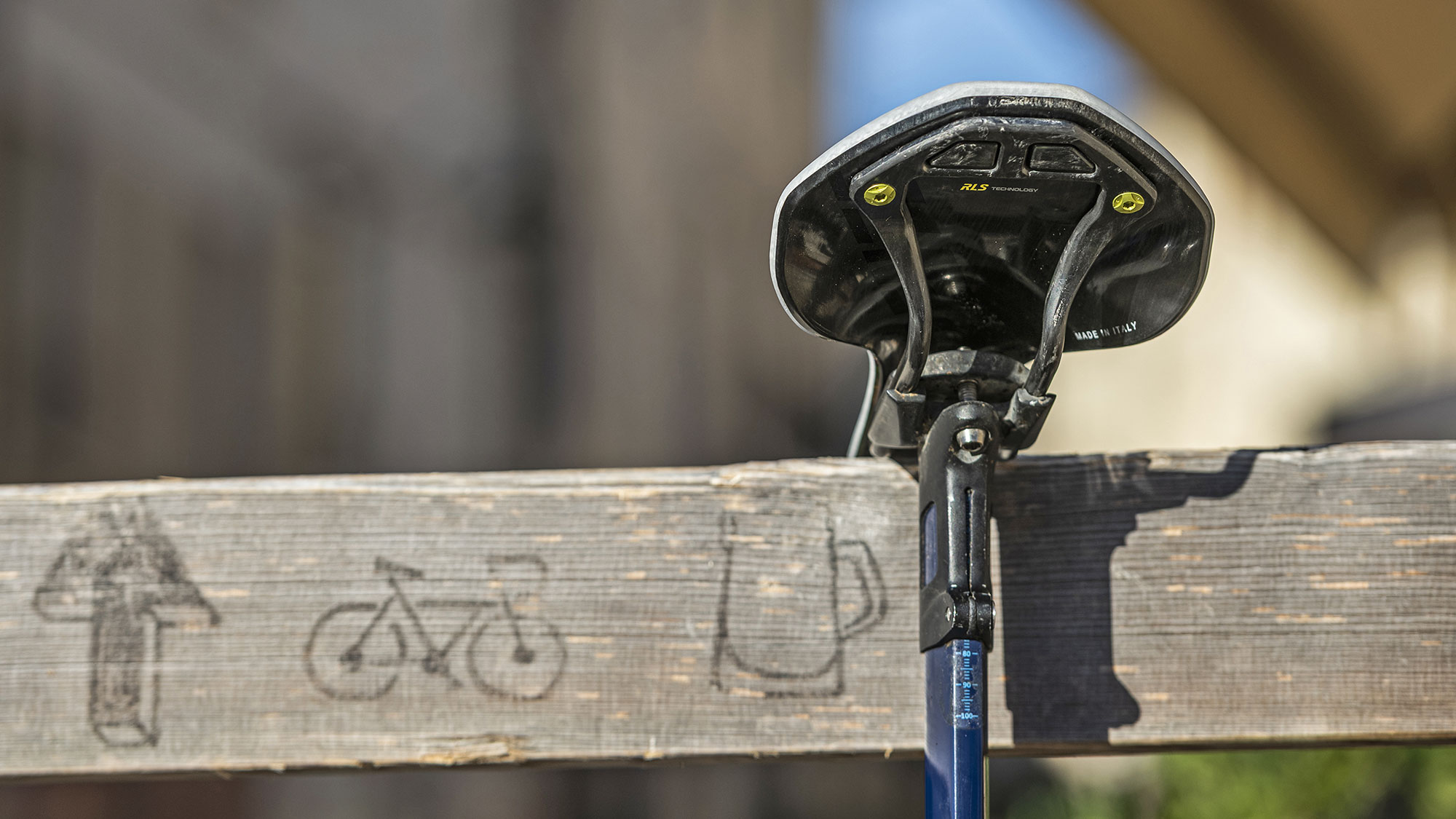 Repente Nomad 3D-printed lightweight full carbon saddle with closed top, rear view