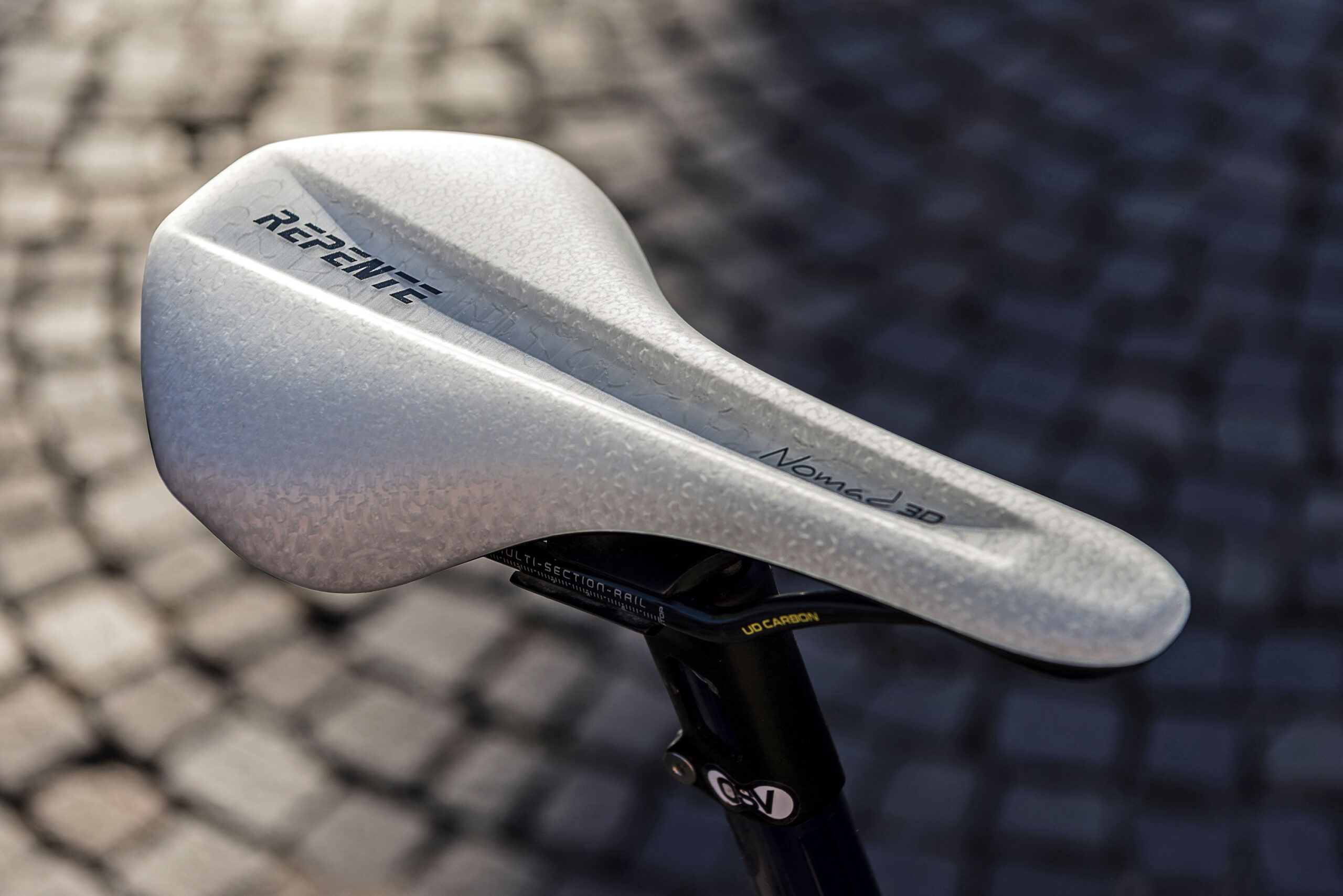 Repente Nomad 3D-printed lightweight full carbon saddle with smooth cover