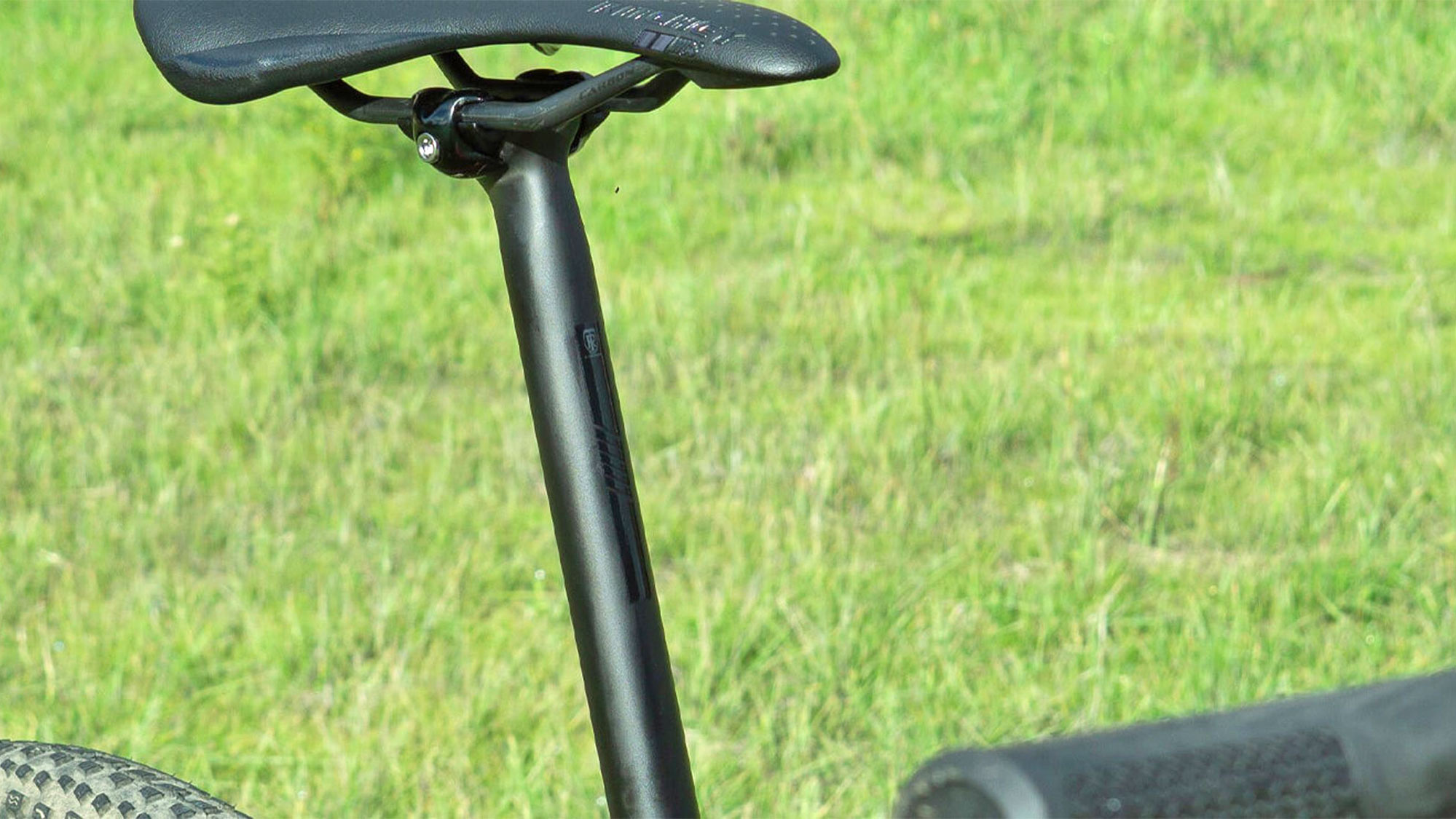 Ritchey SuperLogic 1-Bolt FlexLogic lightweight carbon seatpost, amngled