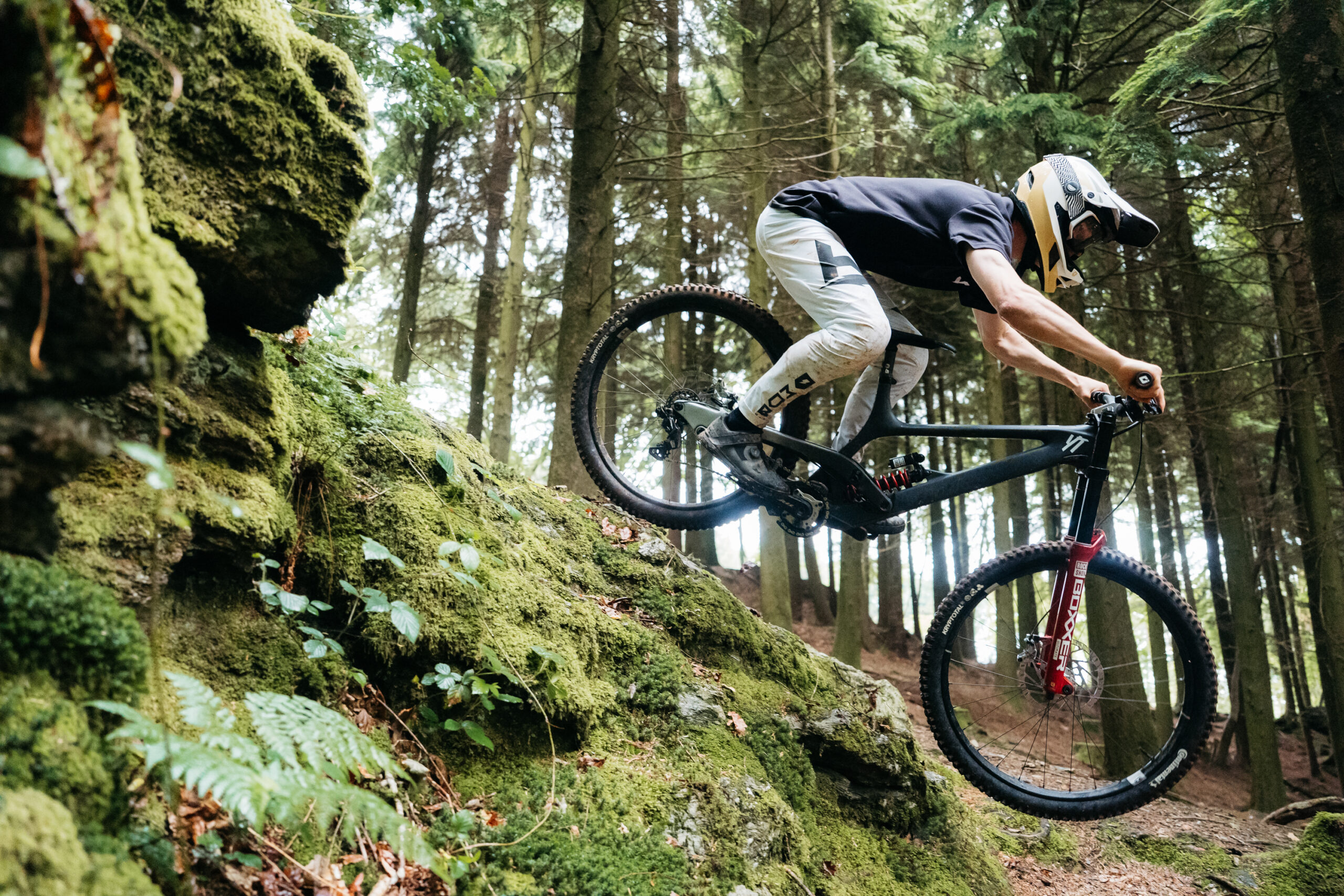 Riding the Tues Limited 2025 on a rocky track