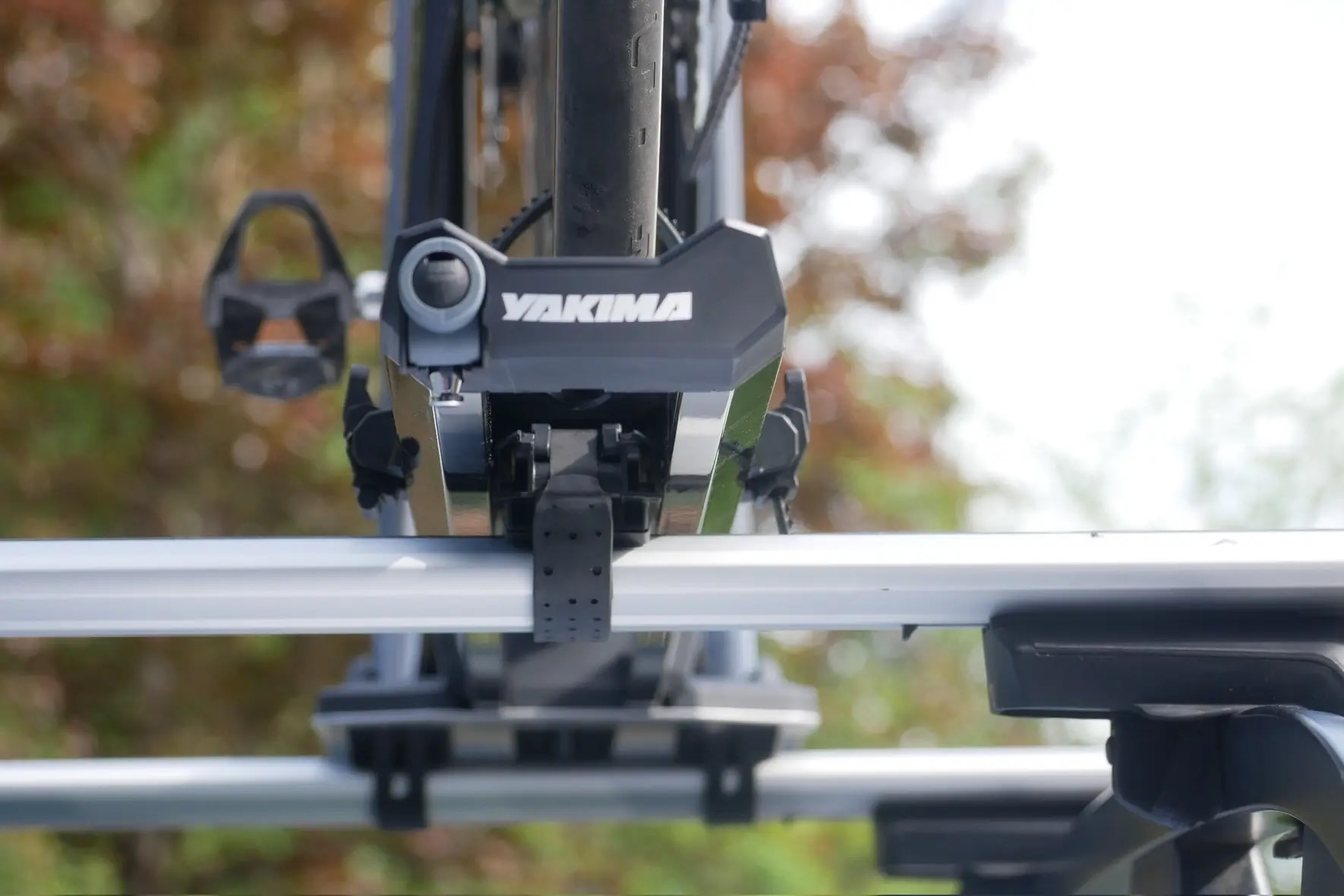 The crossbar attachment straps on the Yakima HighRoad roof bike rack