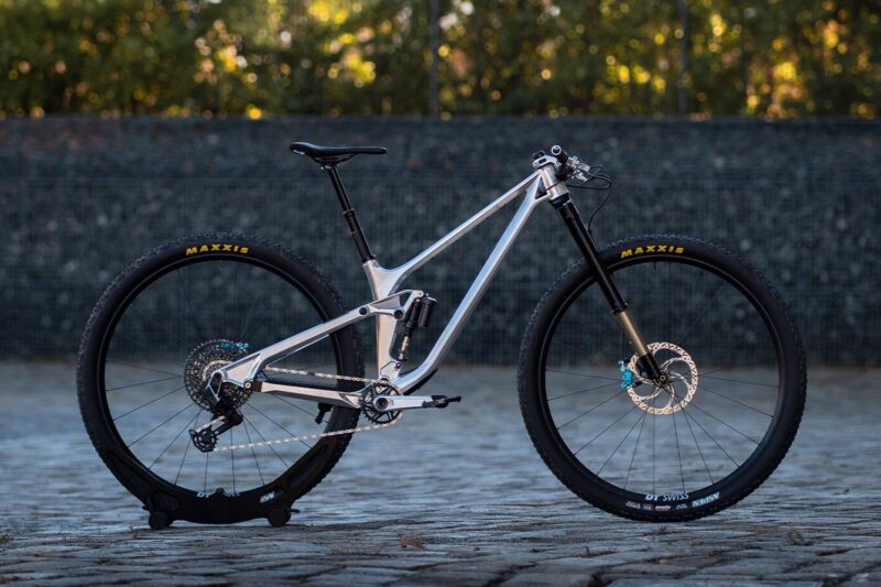 Intend Announces the Samurai 32, a 32″ MTB Fork You Can Buy