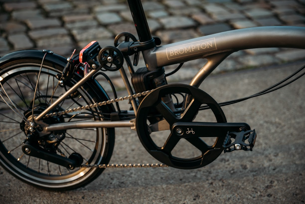 a look at the new rear hub-driven e-Motiq system for Brompton e-bikes