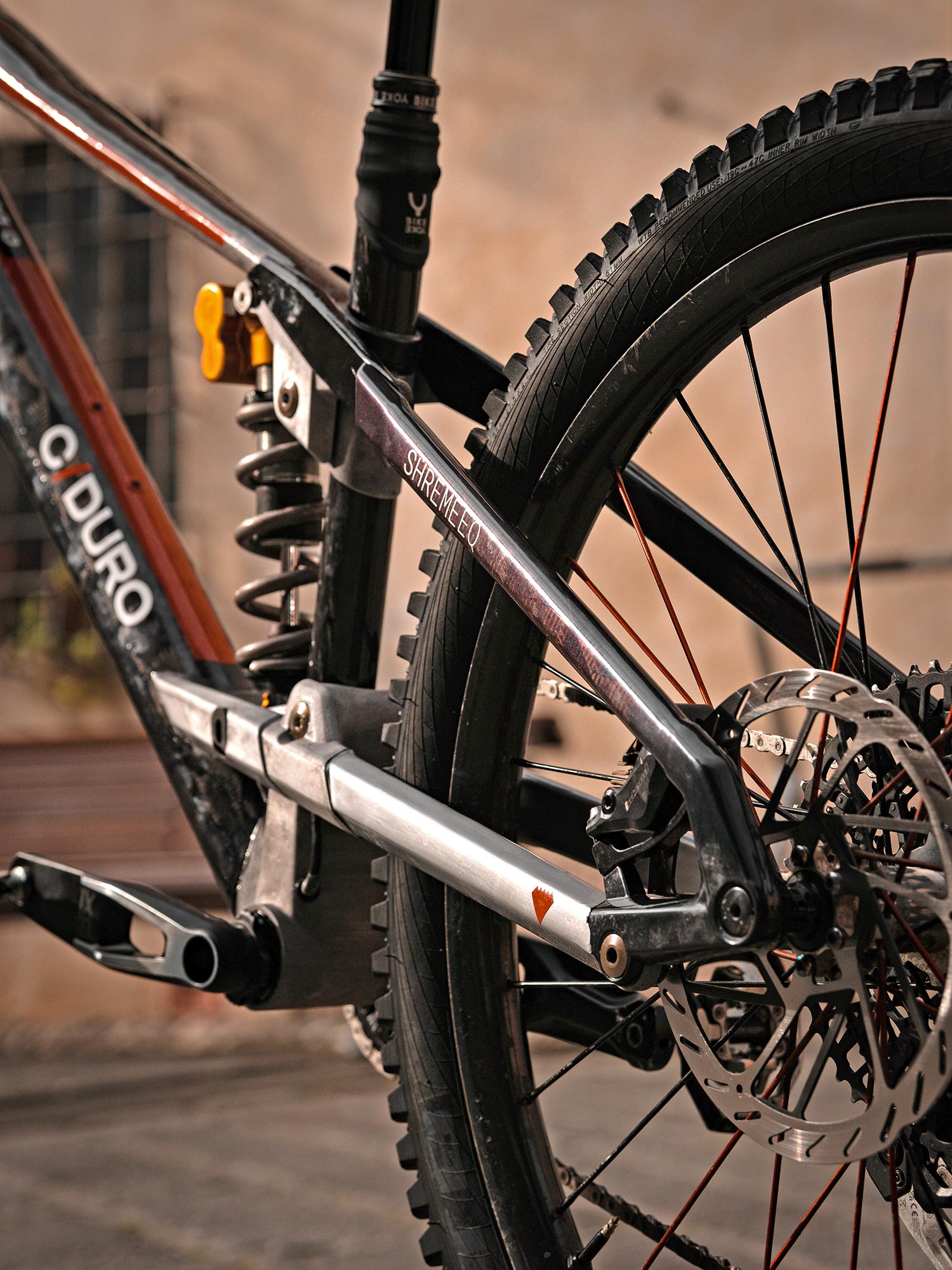 CDuro Shremeeq carbon hi-pivot enduro mountain bike 100% made in the Czech Republic, non-driveside suspension detail