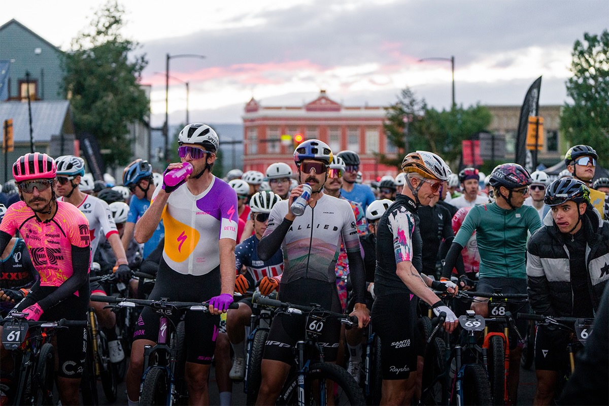 male pro racers lined up at the start of the Leadvill trail 100 MTB