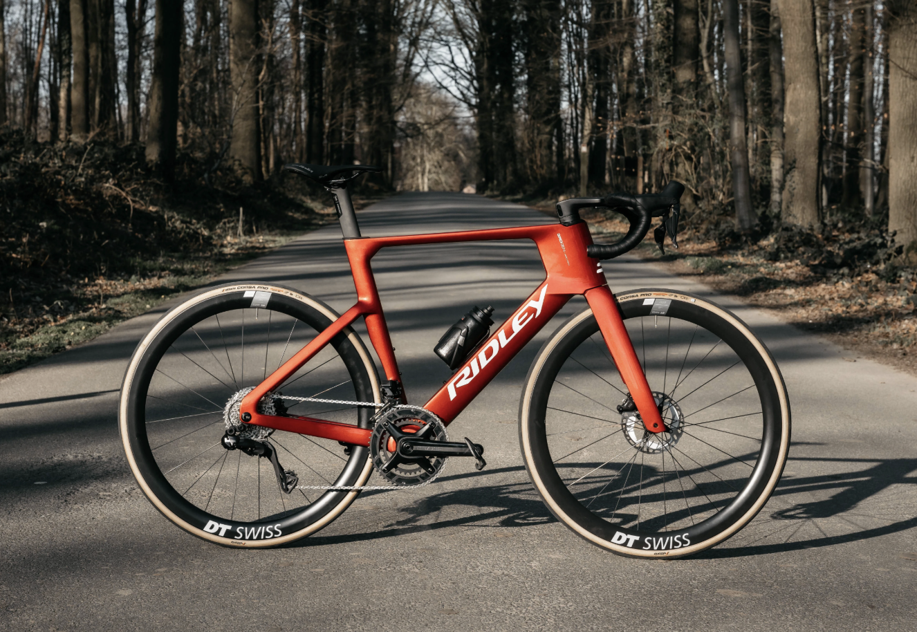 the E-Noah profile shot on a road