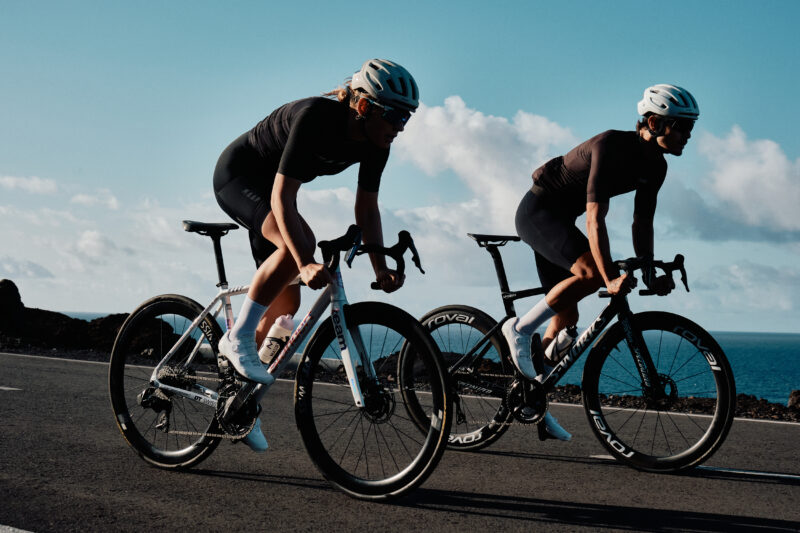 Fizik Cuts 17% of the Weight with New R1 Light Saddle Range