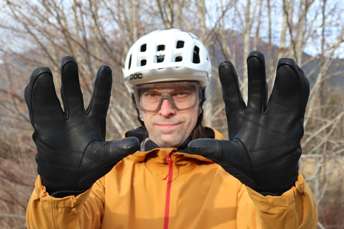 Outdoor Research Freewheel MTB 4-Finger Bike Gloves, me, palms up