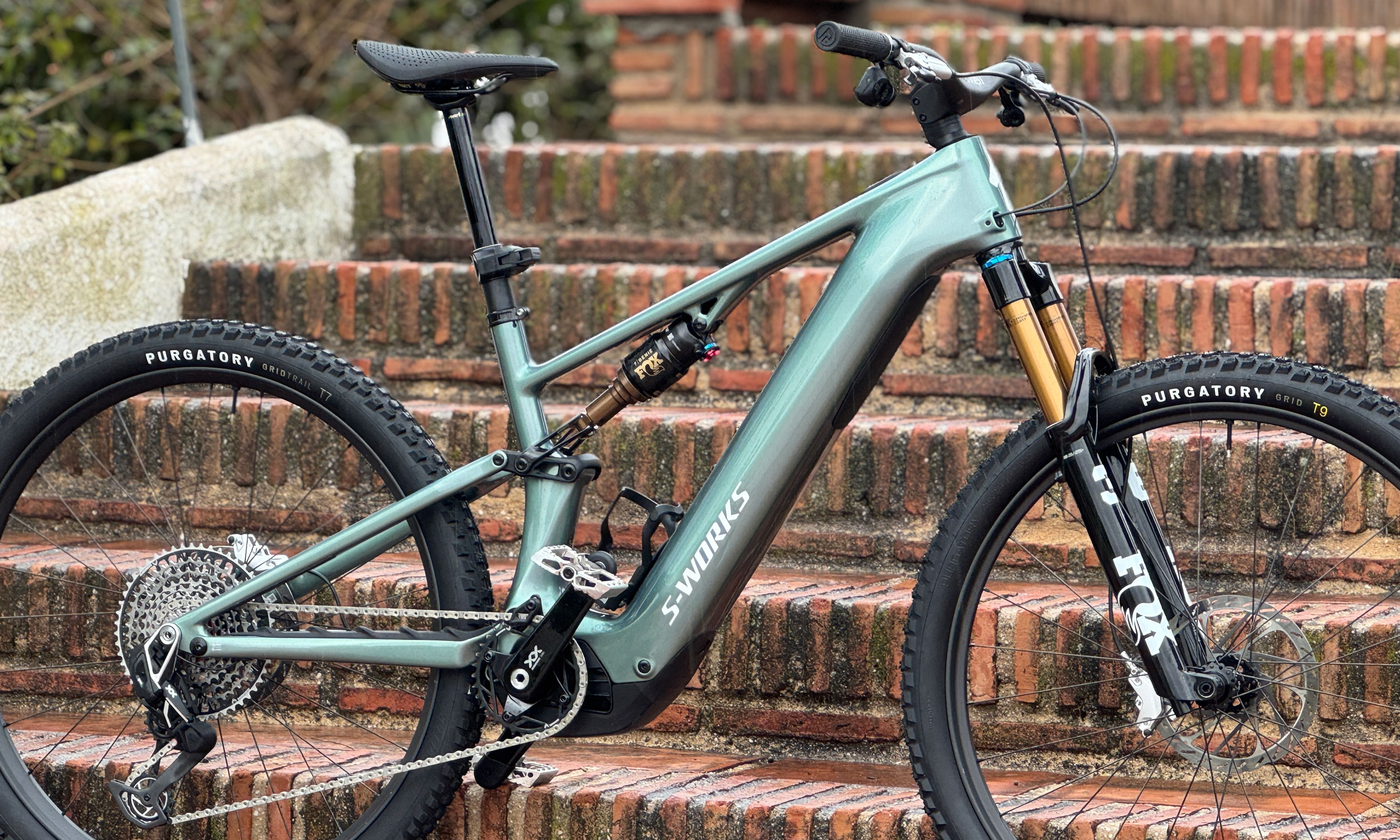 Specialized Levo R lightweight carbon trail eMTB is a full power rally ebike, up close