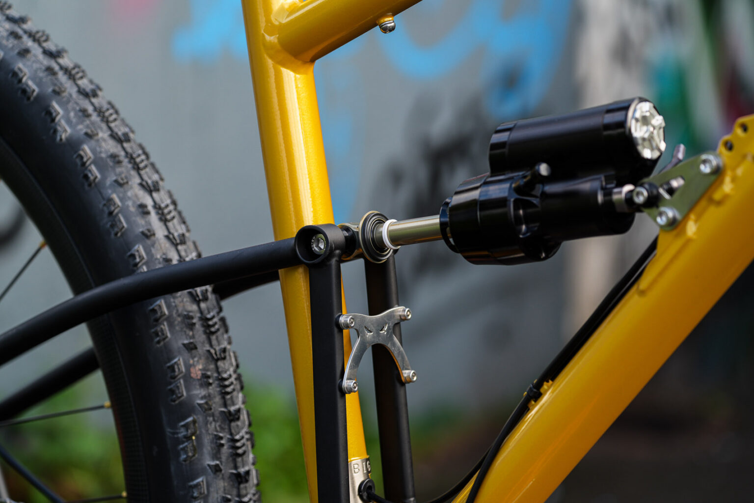 Intend rear shock on Starling big bird
