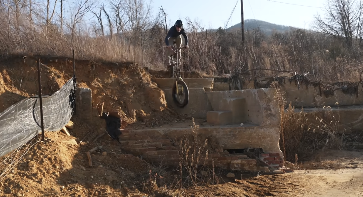 TOMO Apocalypse Bike down the drops