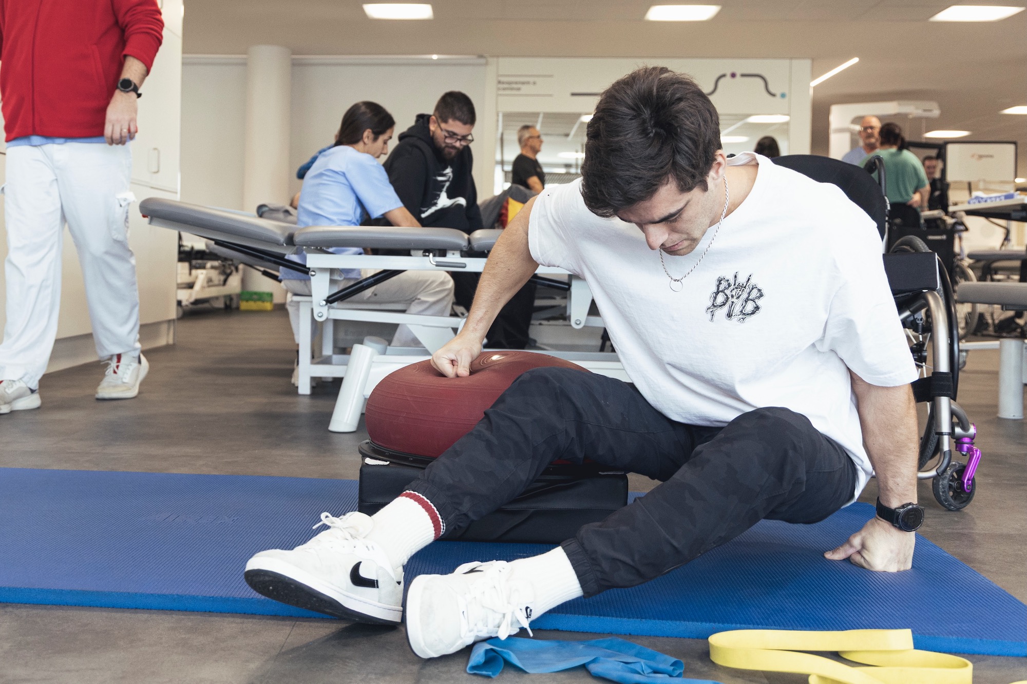 Adolf Silva in a physical therapy clinic
