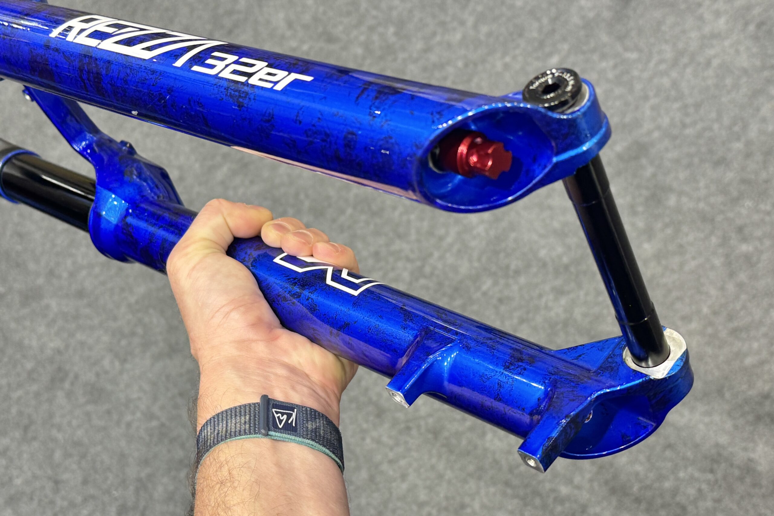 XFusion Taipei prototype Rezza 34 32er XC suspension fork, lowers detail