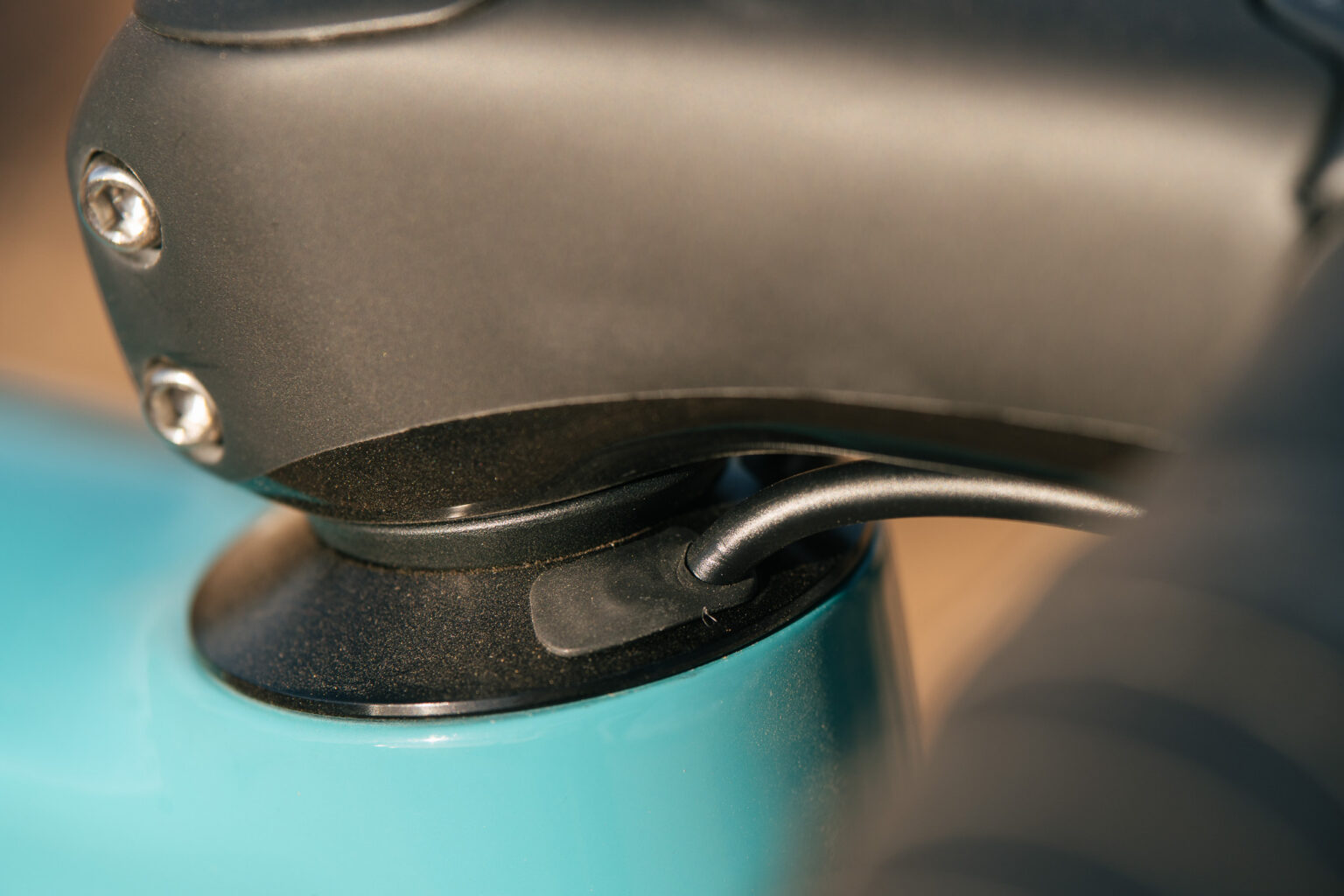 different cable routing options on Otso Waheela R