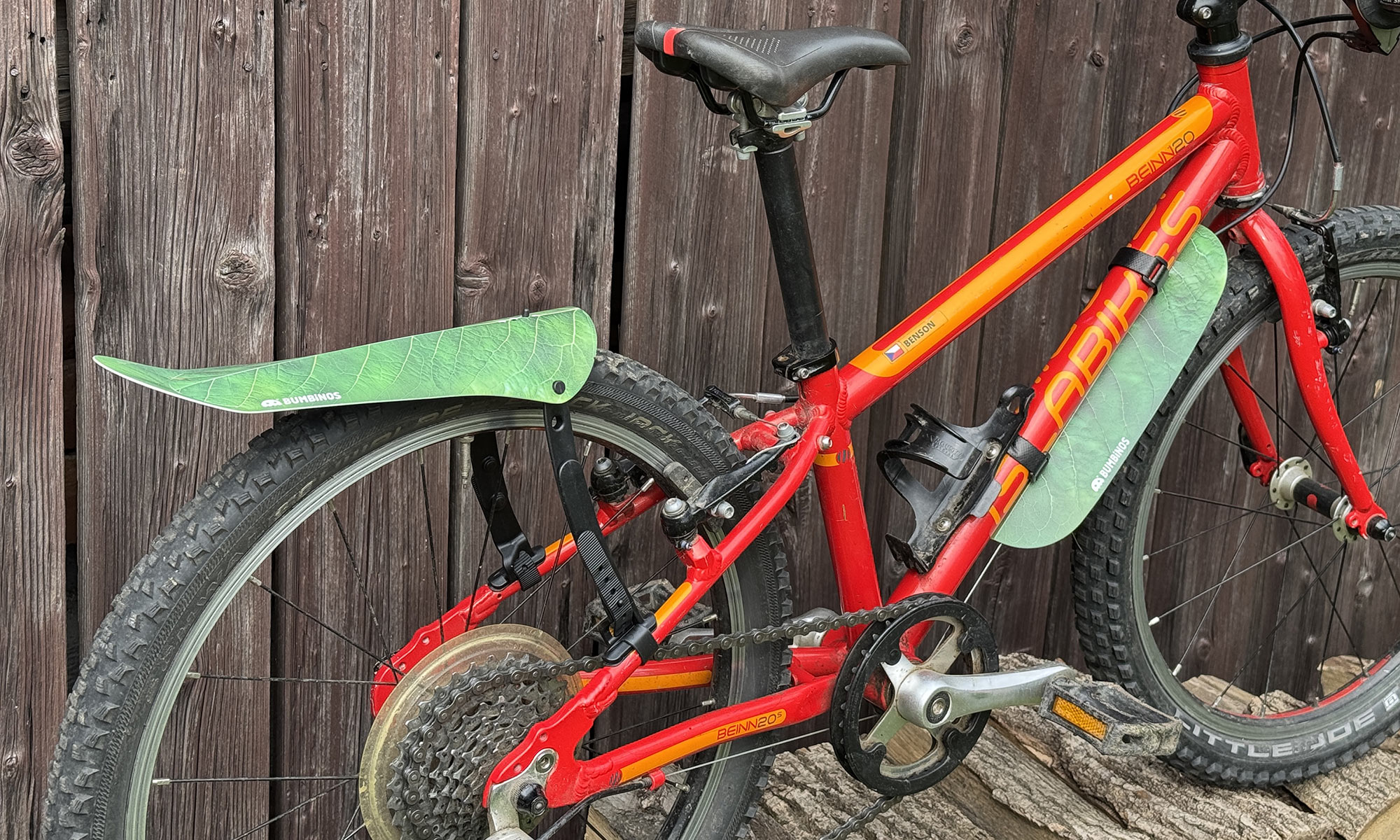 Bumbinos playful fenders for kids' bikes, angled rear