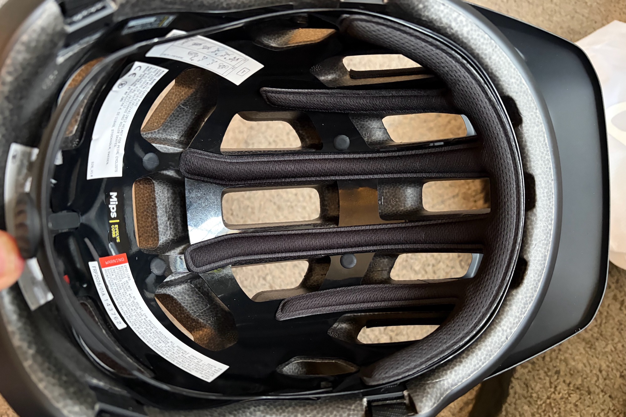 looking inside the Cularis Pure helmet at the MIPS Evolve Core liner