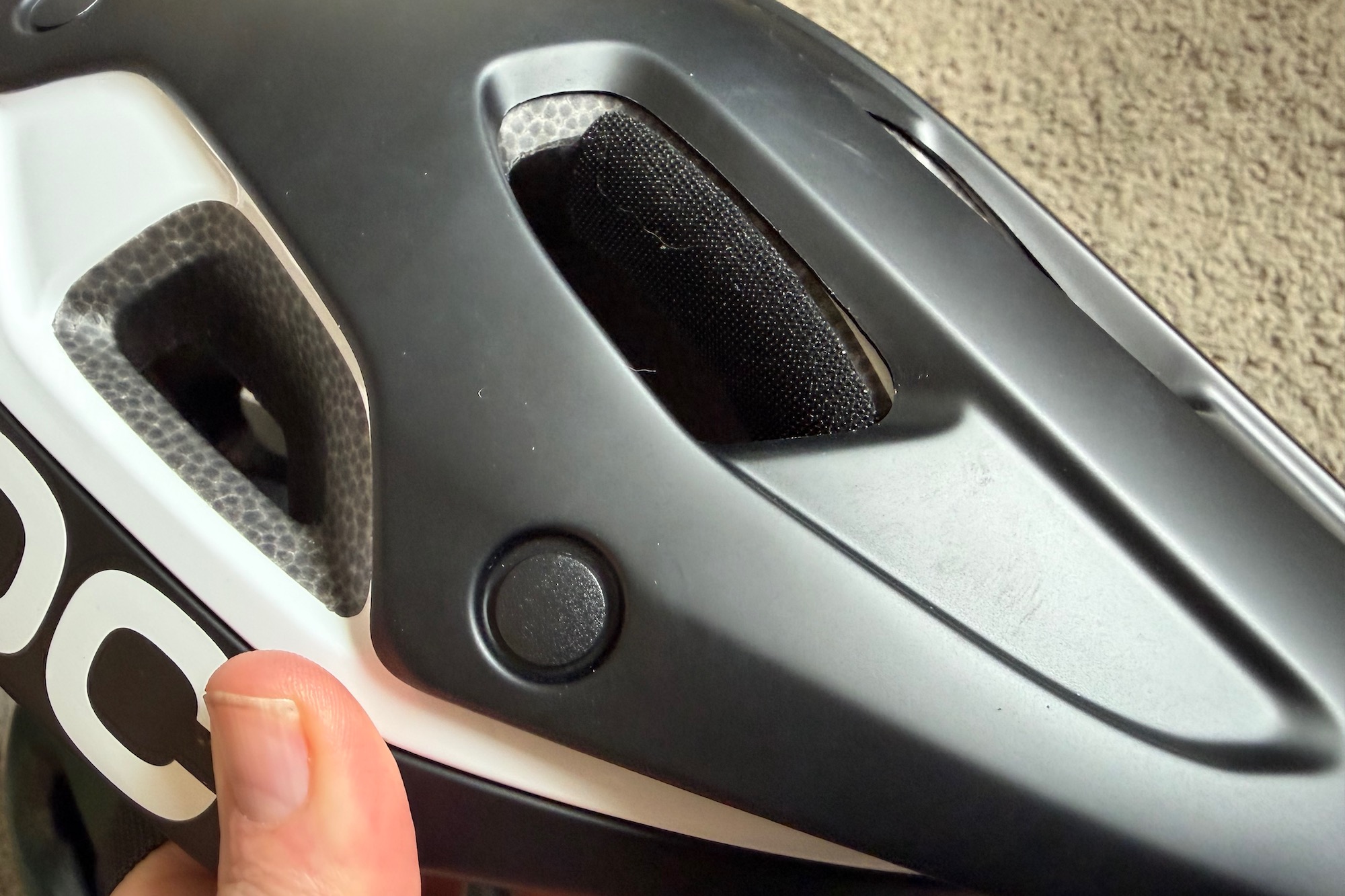 close view of the eye garage grippers in the front vents of the Cularis Pure