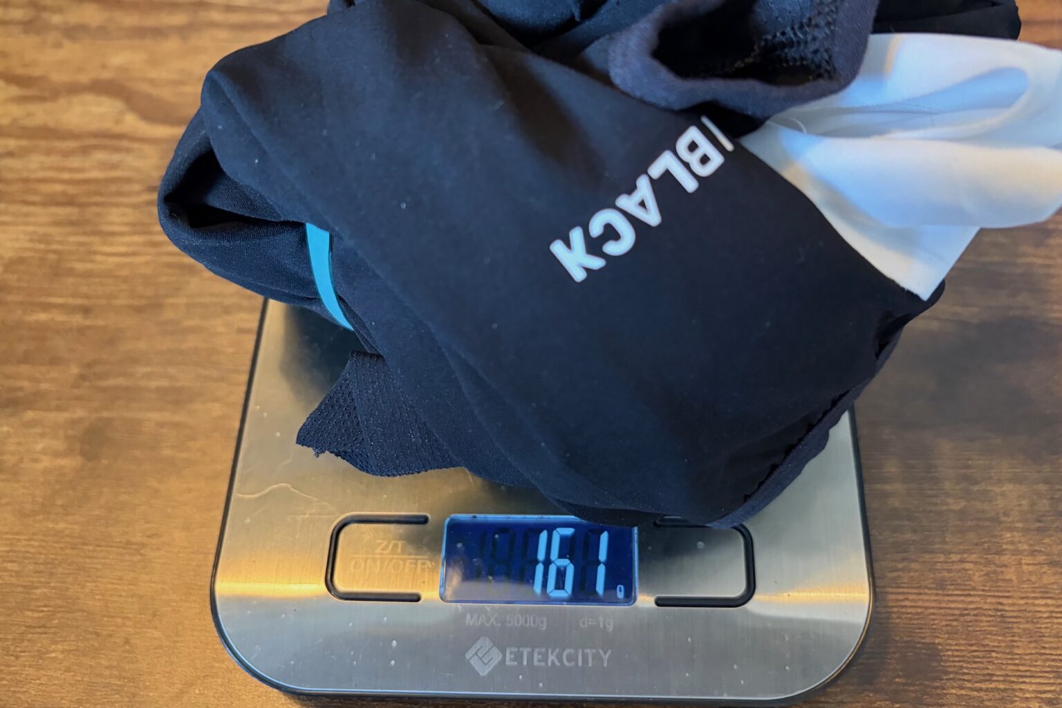 the Pi Black bibs on a. scale showing a 161 gram weight in size Medium