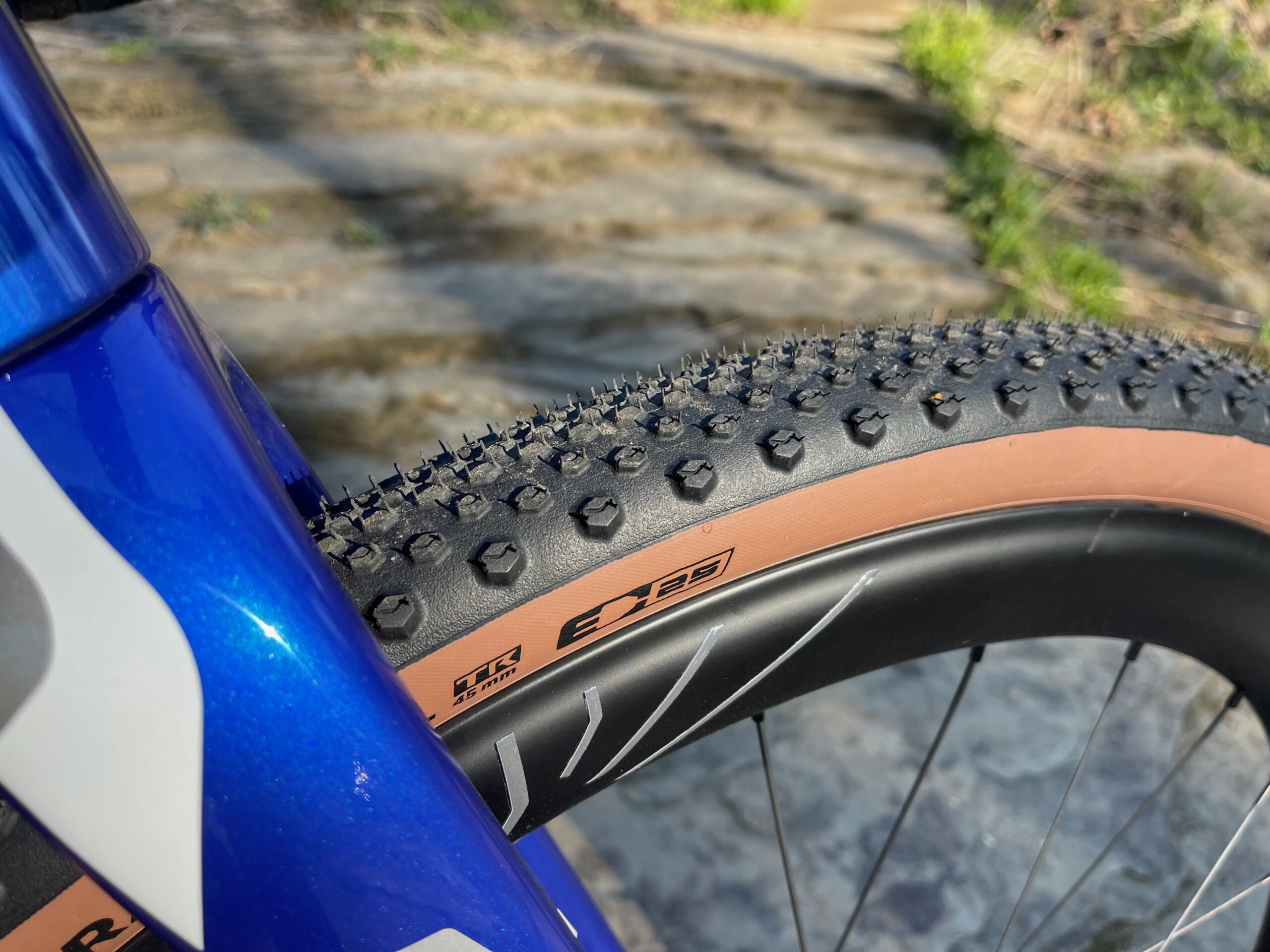 X-LAB GT8 Gravel Bike Review tire