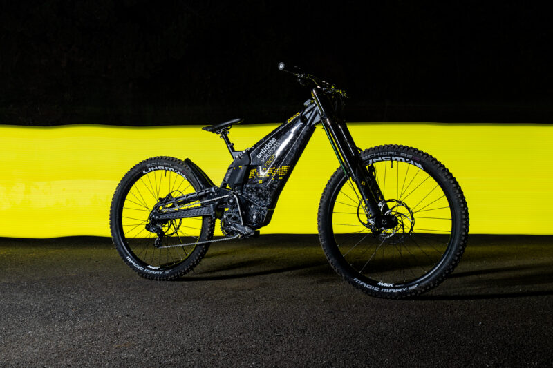 Antidote AS05 Brings Unique High-Pivot, Auto Gearbox Prototype DH Bike to the World Cup