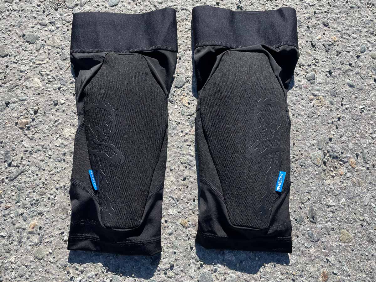 Chromag Shift knee pads, front