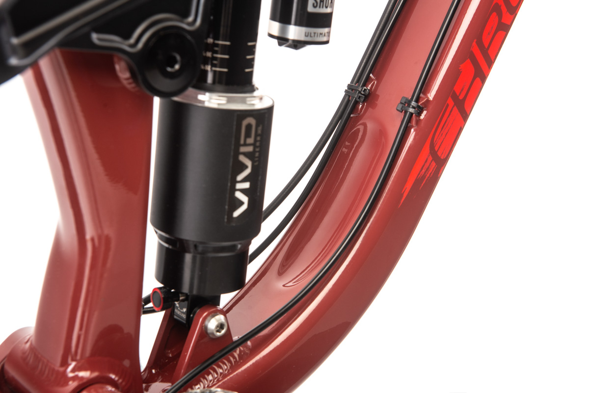Chromag Bikes Throwdown, external cables