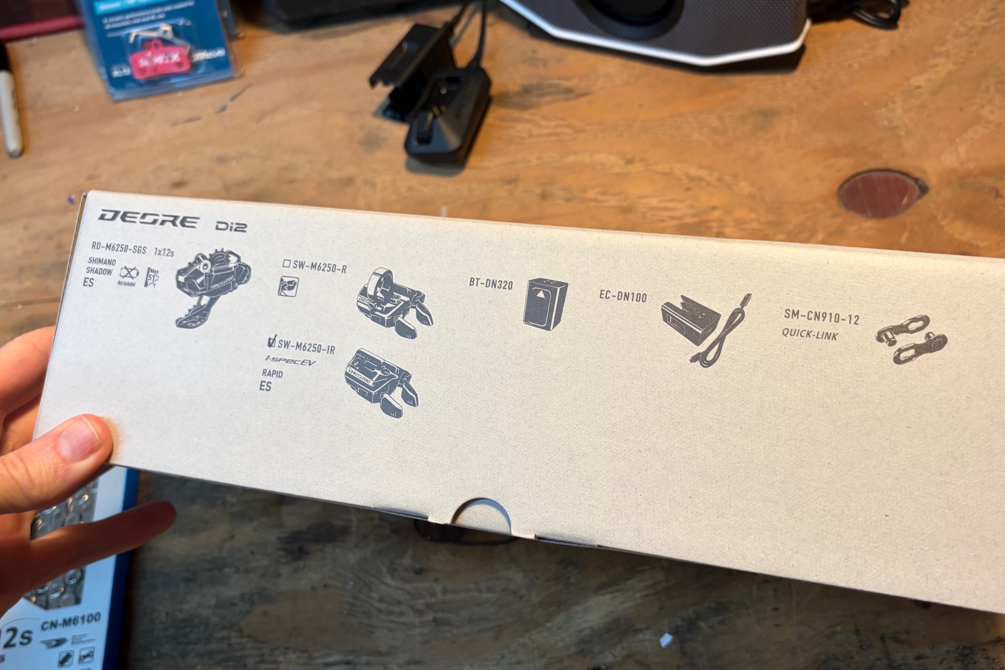 the side of the deore di2 upgrade kit box with the contents printed on the side.