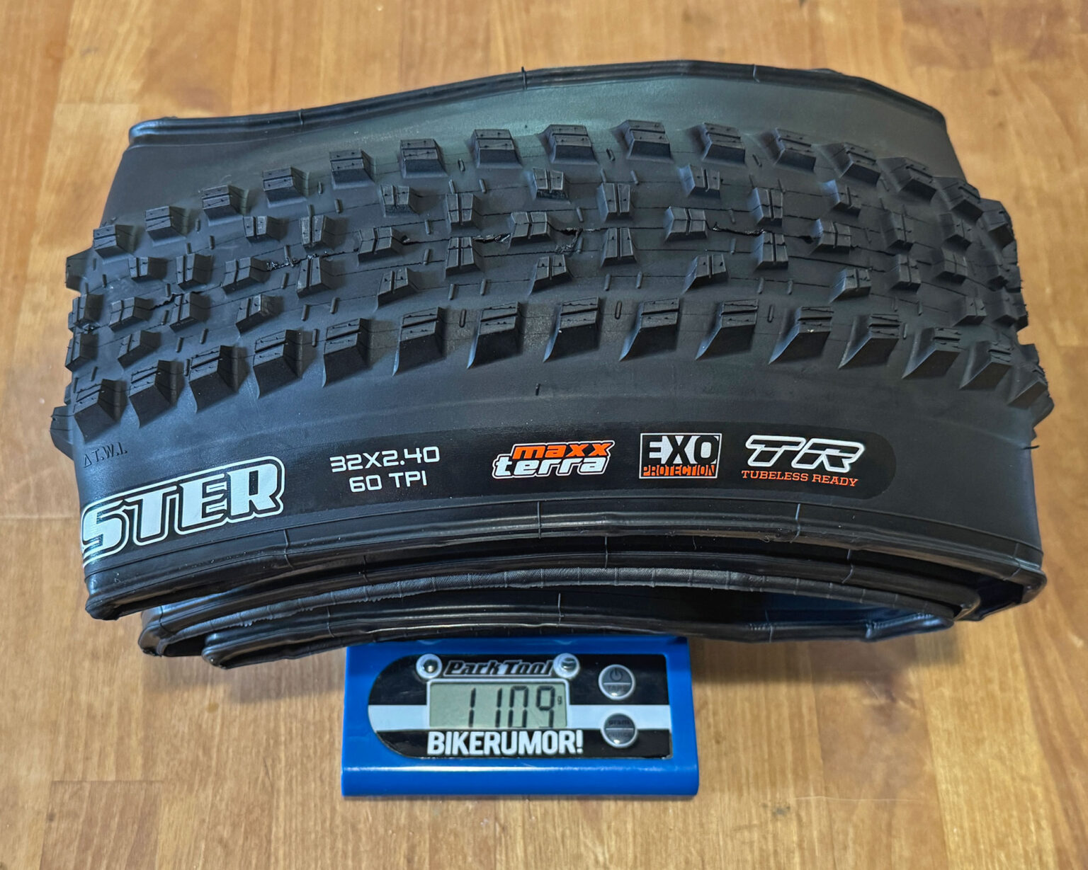 new 32" Maxxis mountain bike trail tires: Forekaster 32x2.4" actual weight