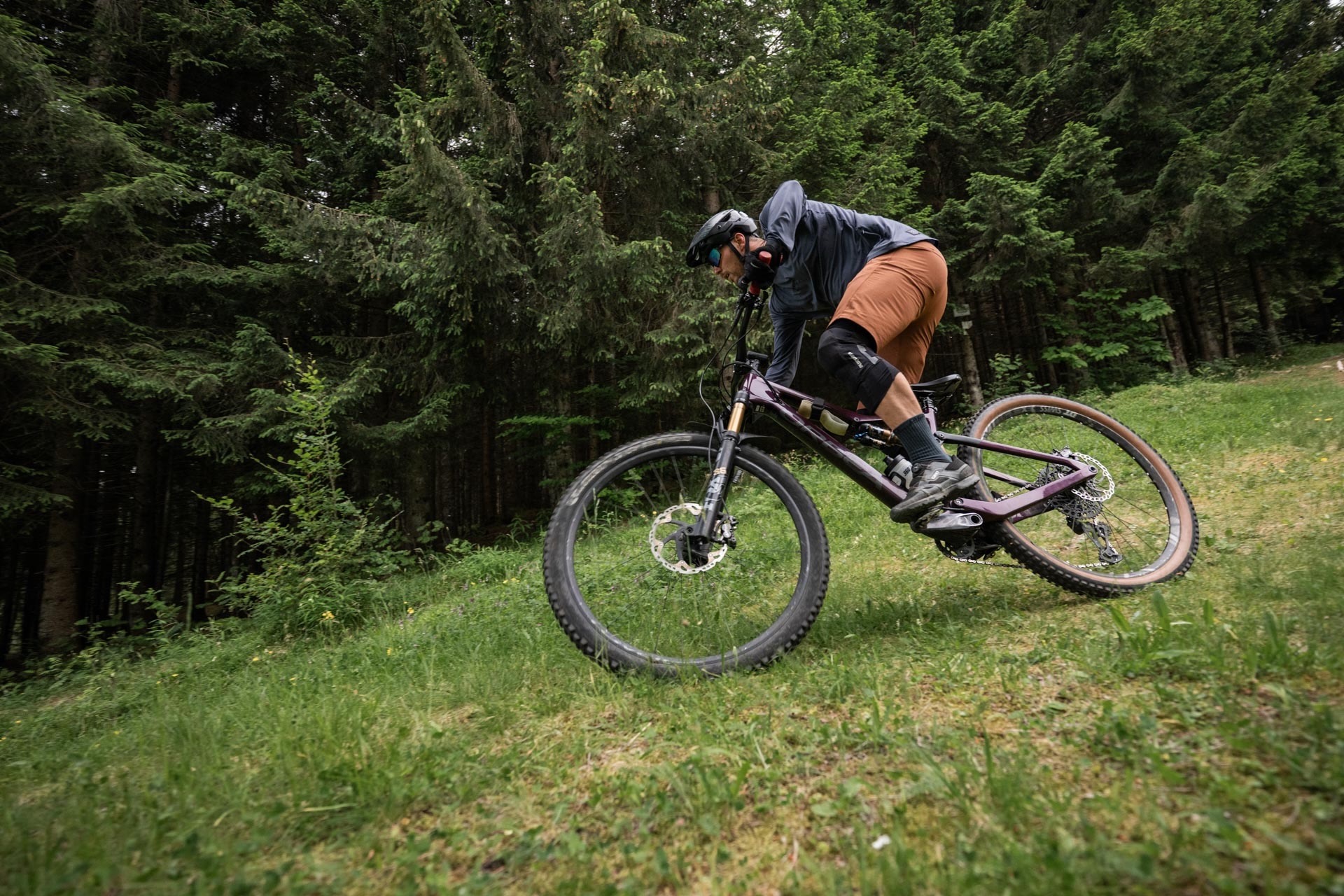 a man riding a mountain bike using the KS Rage-i 2.0 dropper.