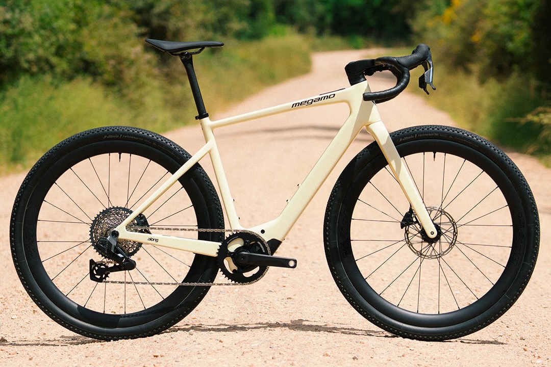 side profile of the Megamo Along e-gravel bike