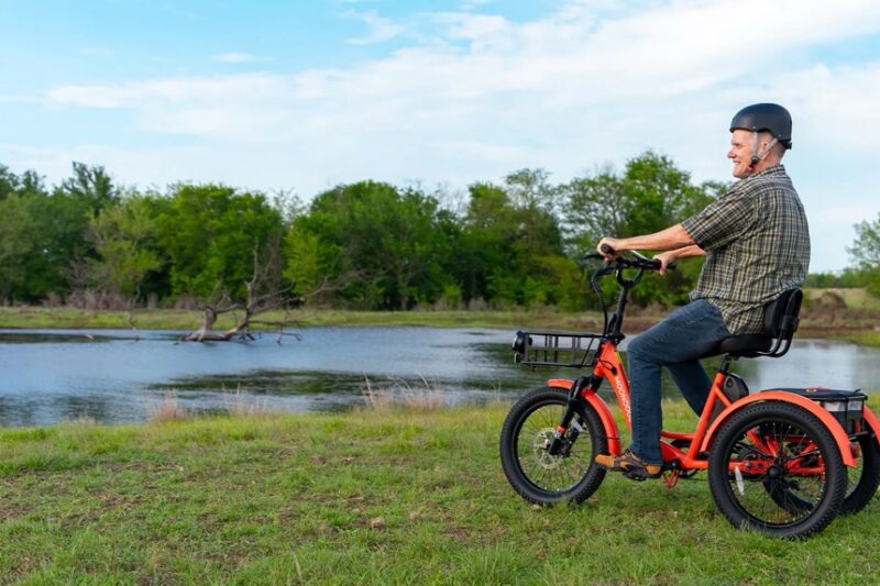 Mooncool Adds New eTrikes that Fold Up… Kinda