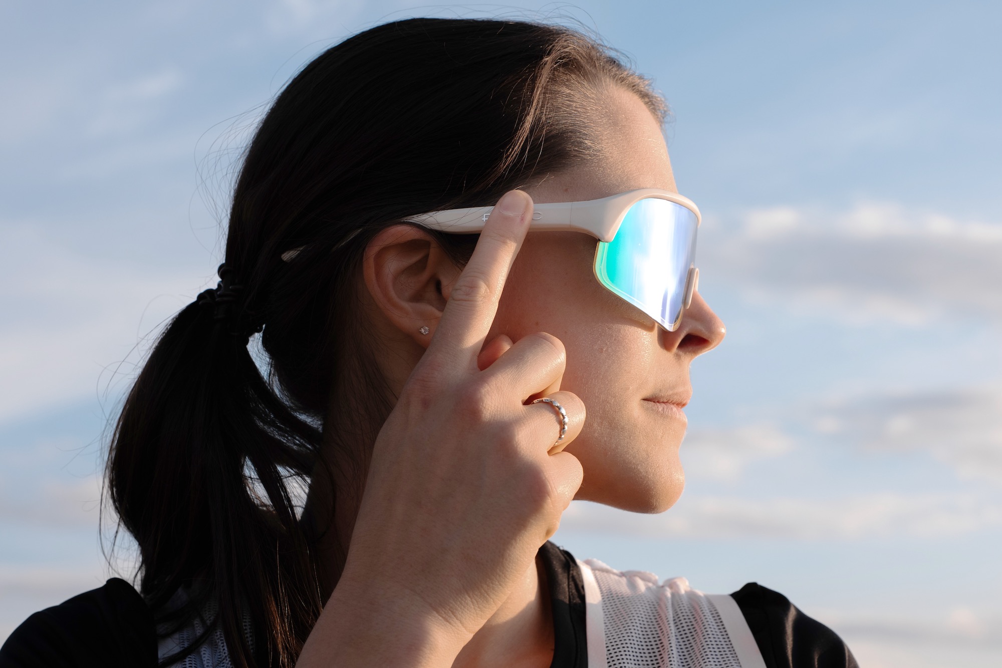 a woman wearing the POVEC C1 sunglasses and touching the temple to change tint.