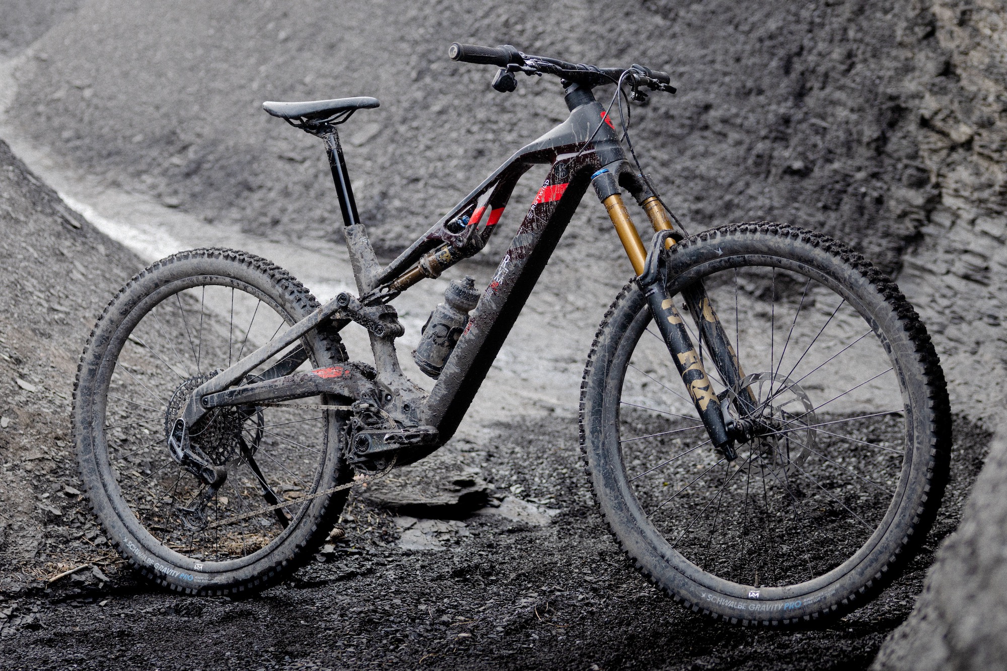 profile image of the Rotwild R.XX eMTB outdoors