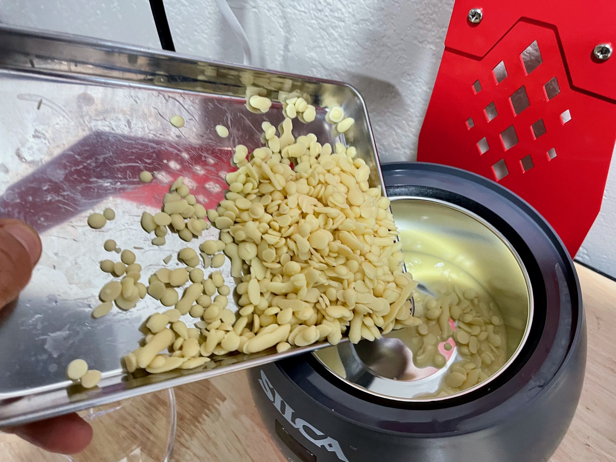 Squirt Hot Wax Review into the pot